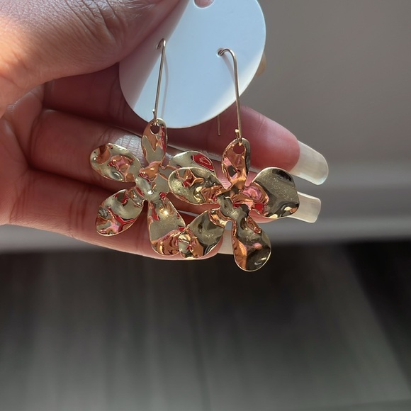 Jewelry - #57 Gold Floral Earrings